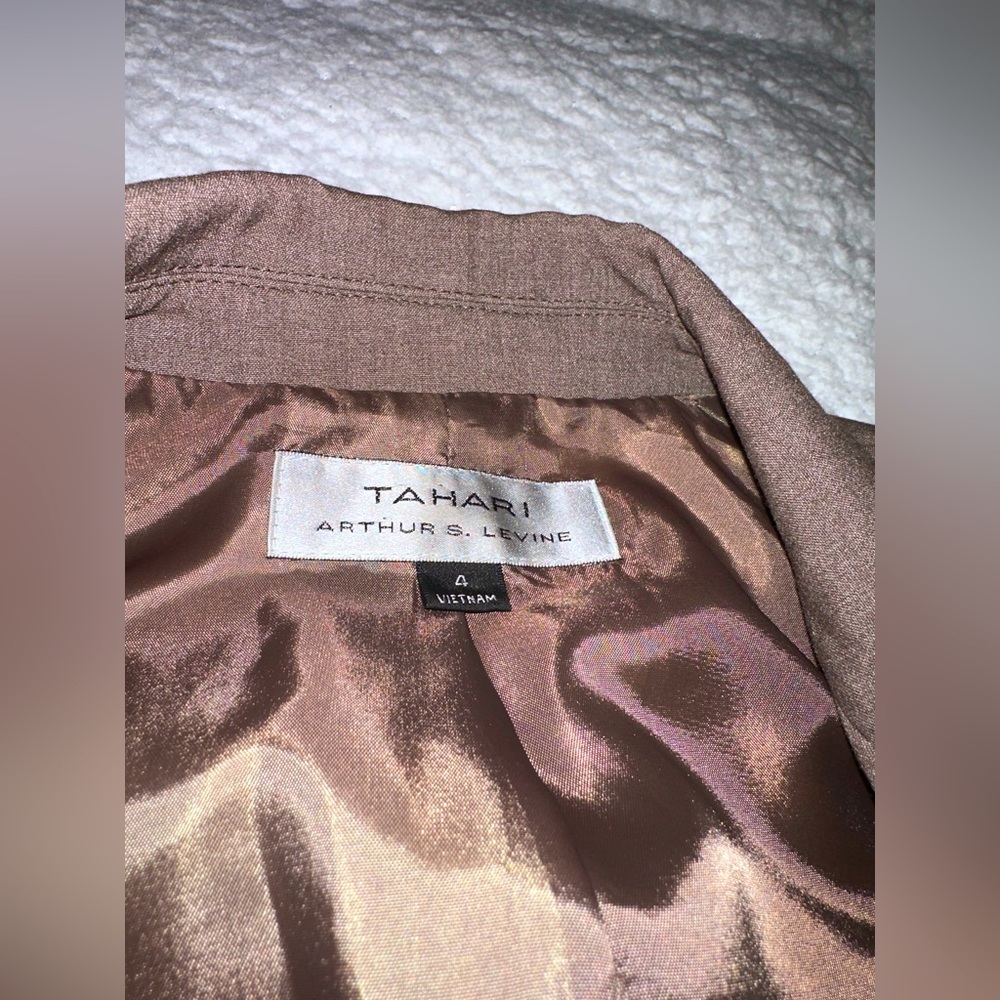 Suit complete Tahari A.L.